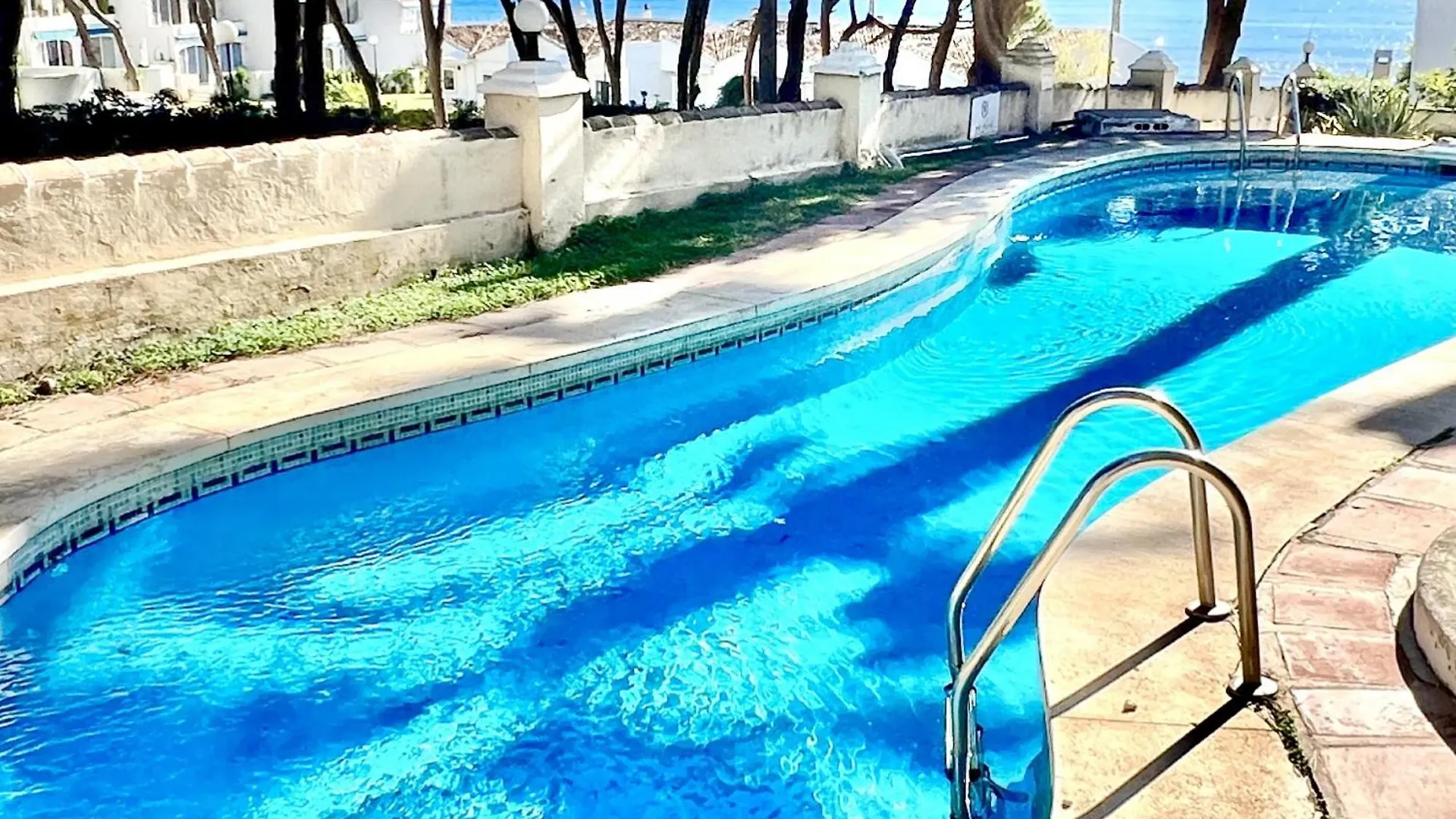 Mijas Costa - Beachside Apartment-C Sitio de Calahonda