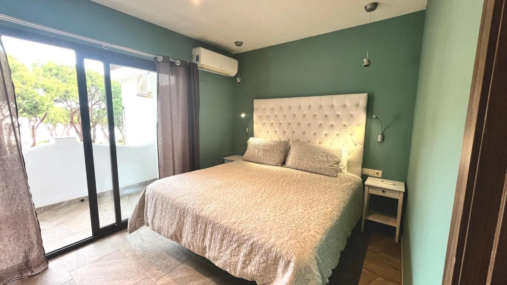 Mijas Costa - Beachside Apartment-C Sitio de Calahonda 0*,